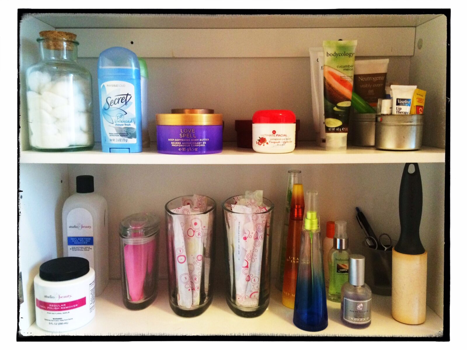 How 2 Organize Beauty Products in Your Bathroom